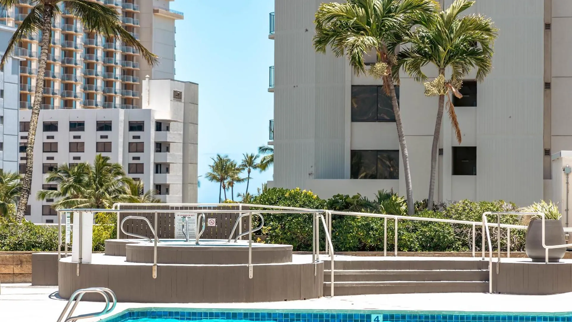 Fabulous Mountain View Condo With Free Parking! Honolulu